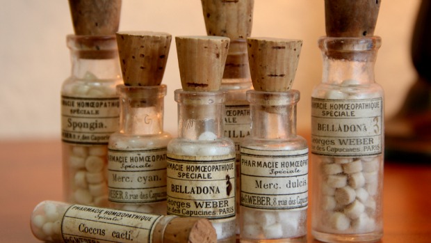 Homeopatía, la historia de un fraude.